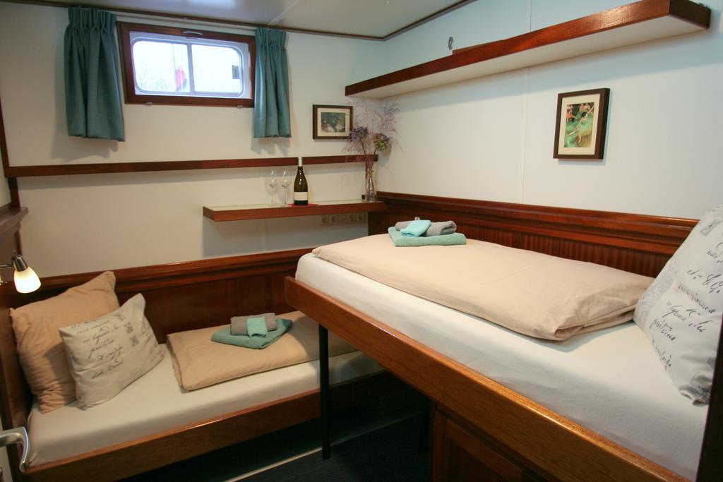 Hotelboat Fiep Ámsterdam Exterior foto
